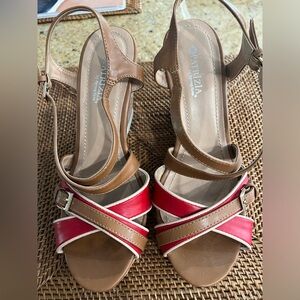 Adorable wedges, red and white, cork, size 10